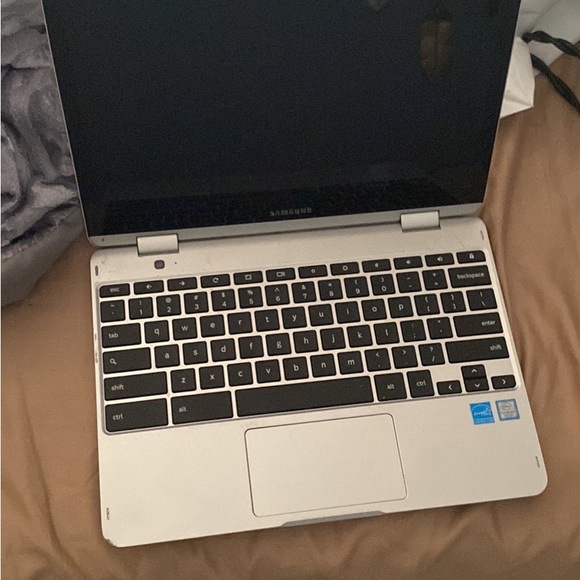 Samsung computer - Picture 2 of 3